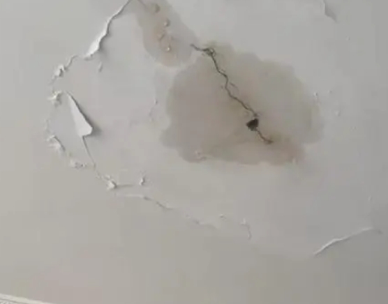 郑州中原区阳台漏水维修公司分享下屋面防水工程质量问题原因分析